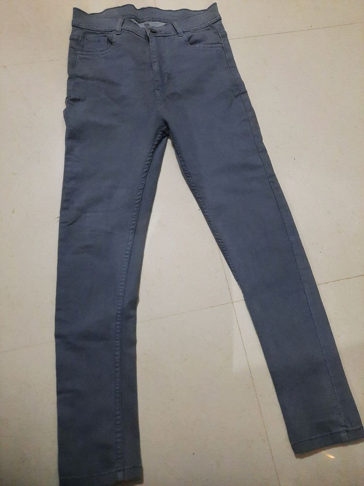 Grey streachable jeans