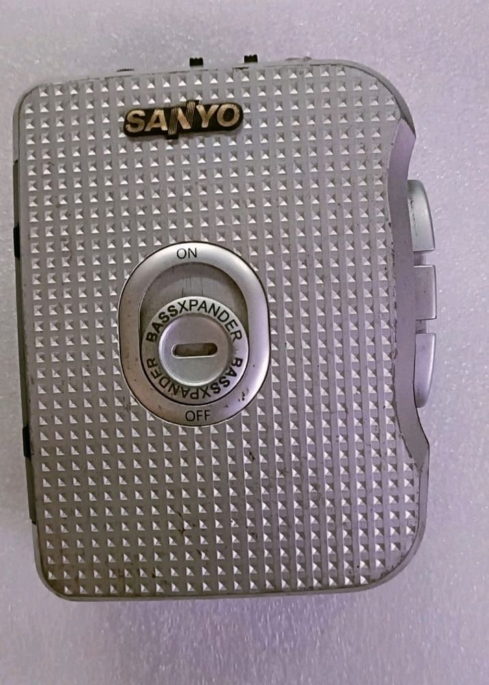 Vintage Sanyo Walkman