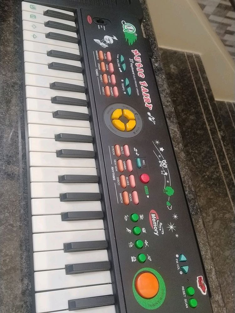 Electronic Keyboard With 37 Keys