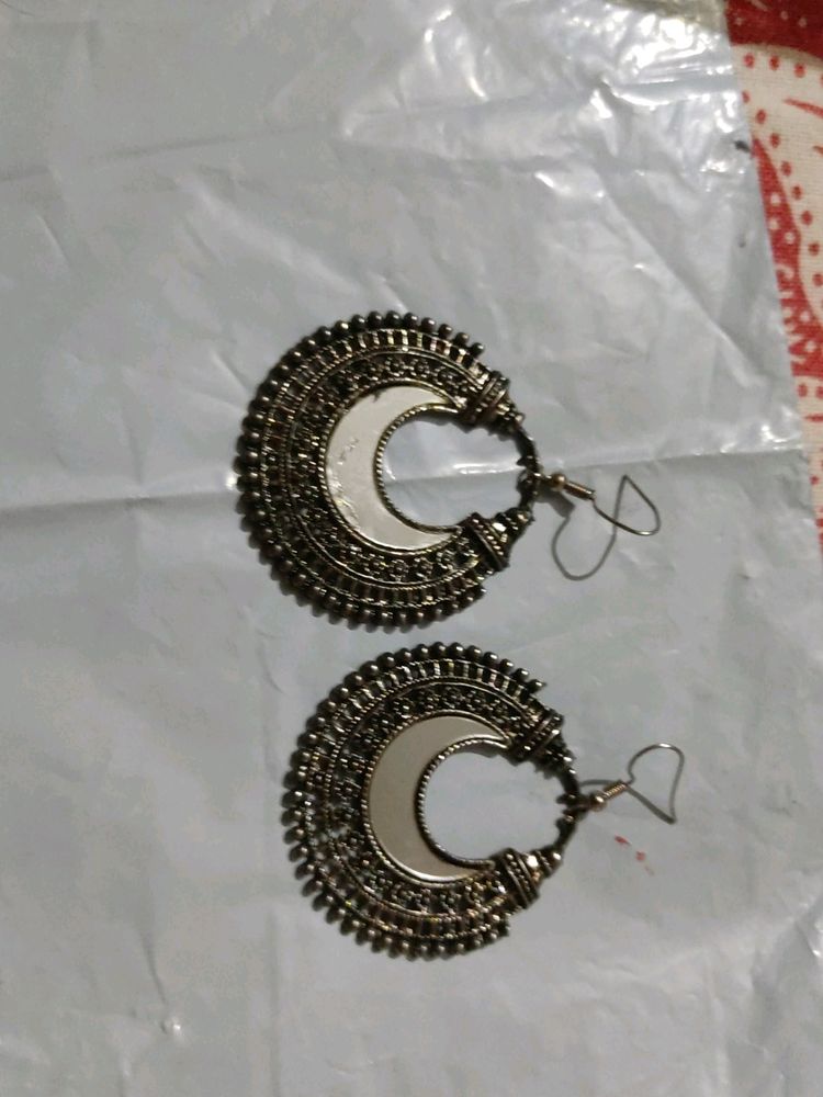 It's Beautiful Earings With Another Free Earing