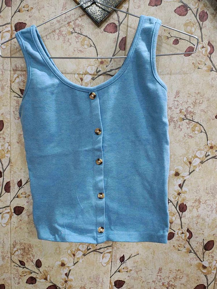 Women Buttoned Crop Top