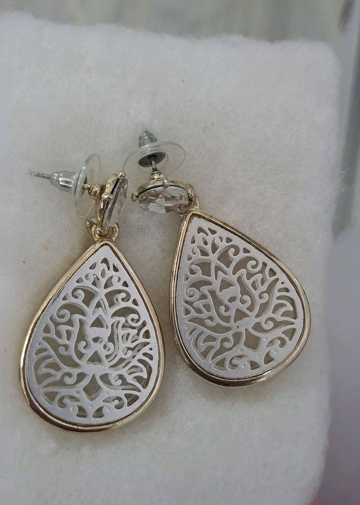 A pair Of Indo-western Earrings- White/gold