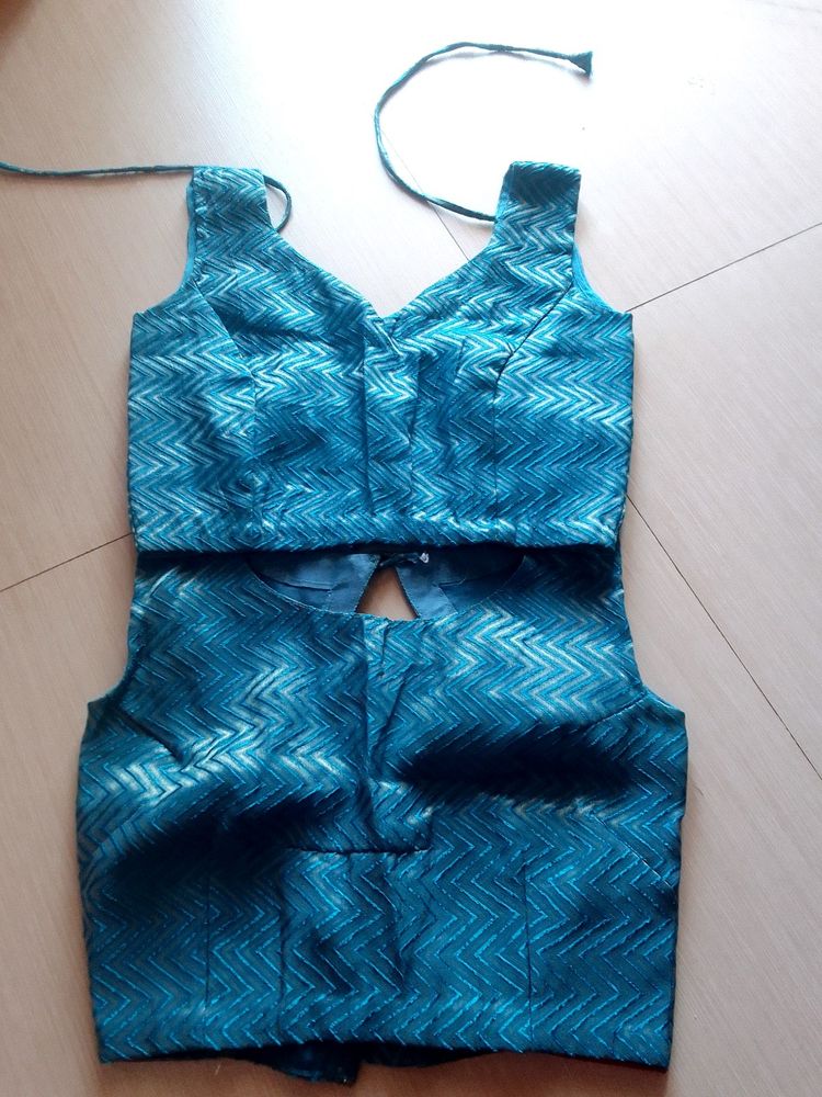 Sleeveless Blouse Set Of 2