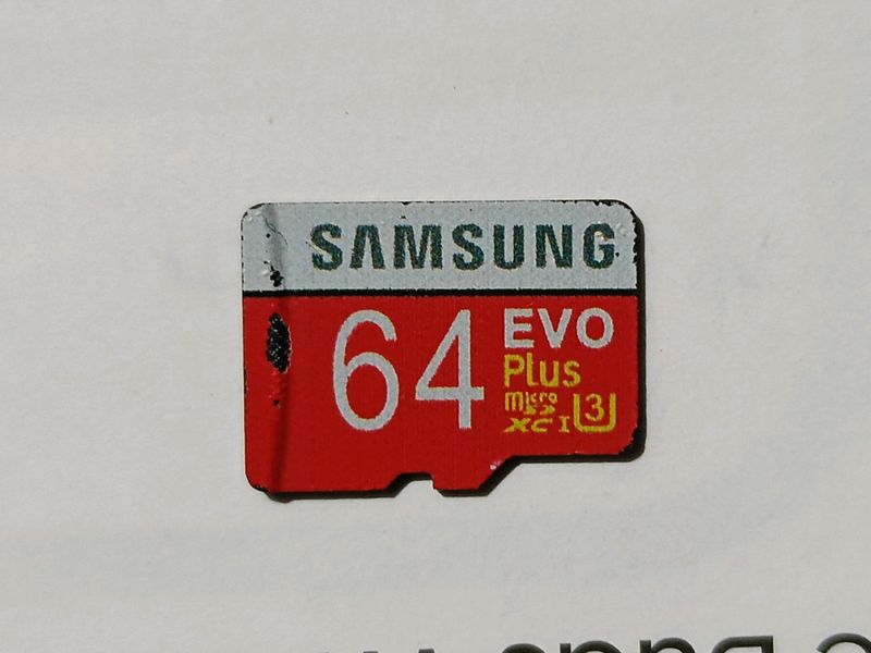 SAMSUNG 64 GB