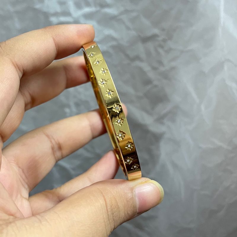 Stary Beautiful Openable Gold Cuff