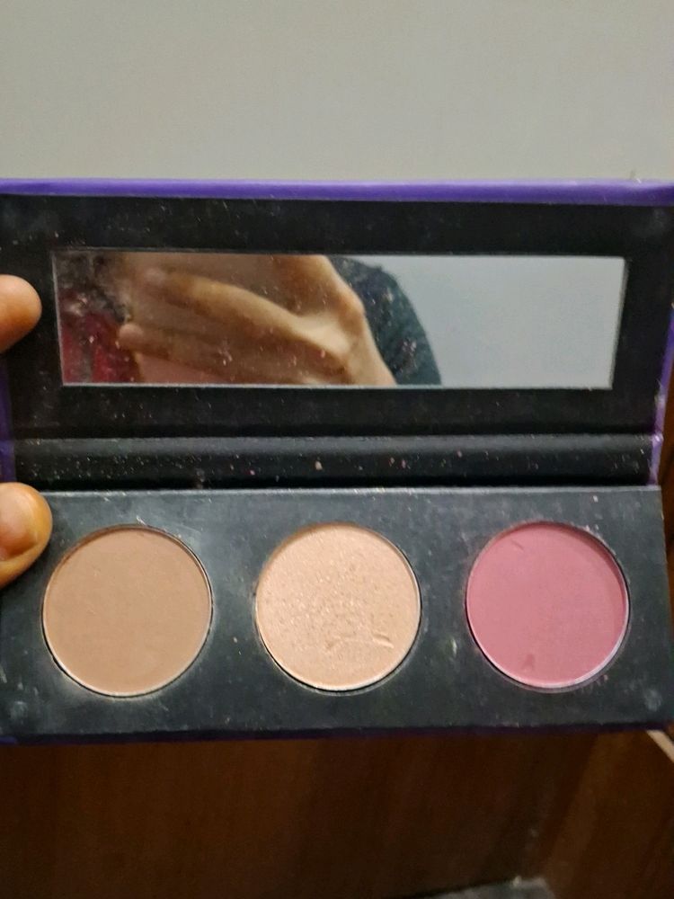 Sugar Contour Face Pallete/ Blush/ Eye Shadow