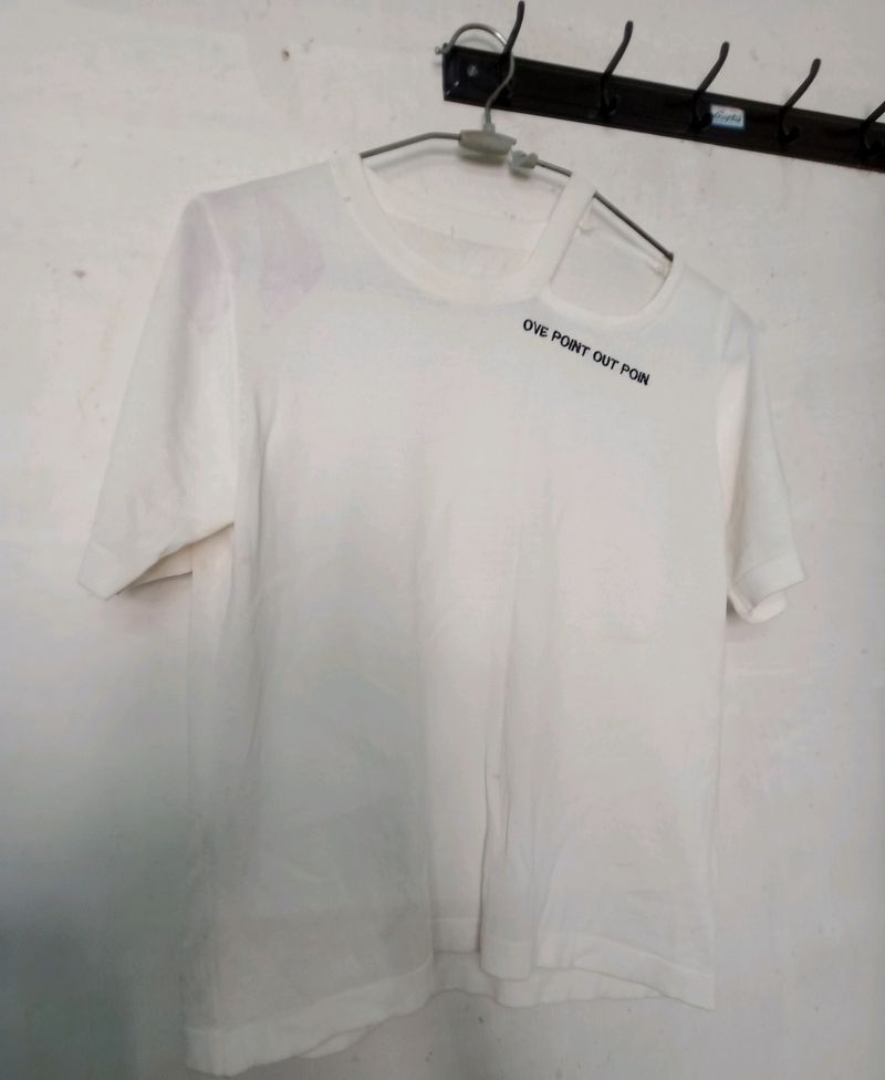 White Tshirt With Short Sleeves