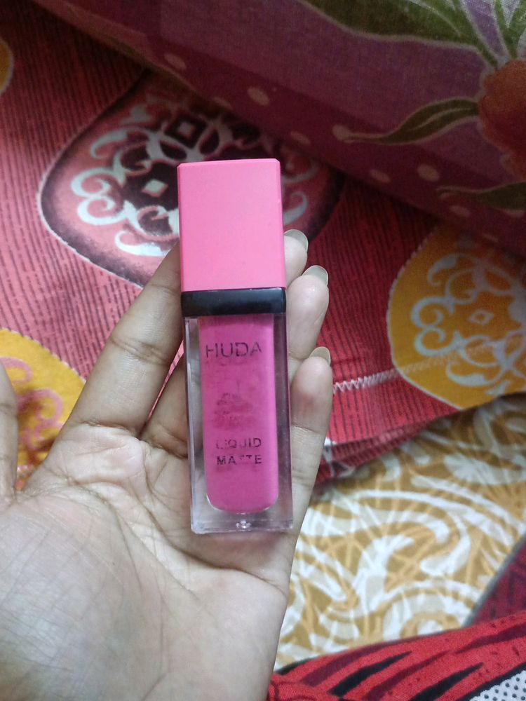 Huda Beauty Liquid Matte  Pink Lipstick💄