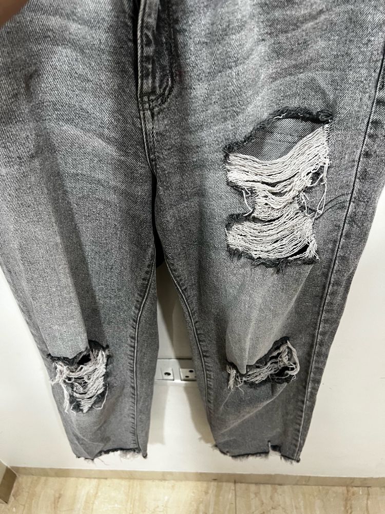 GREY STRAIGHT LEG RIPPED JEANS