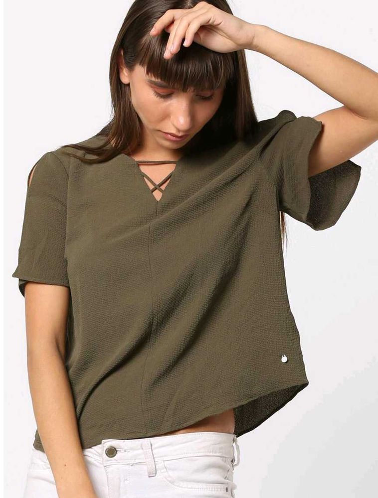 ONLY: Crinckled Top Criss Cross Neckline