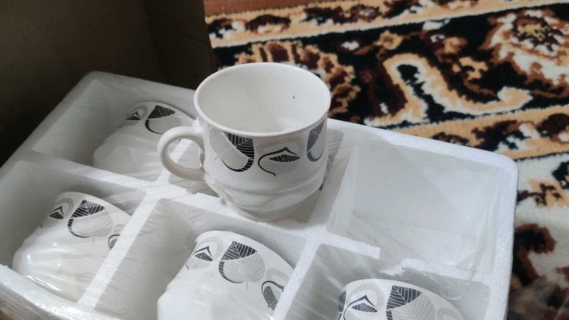 Fresh White Sober Print And Rich Look Cups