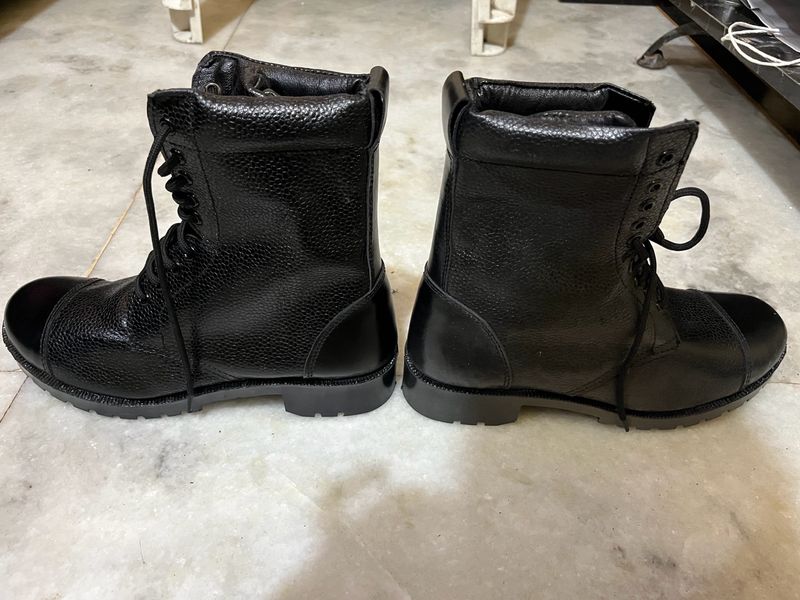 Men Boots To Look Sexy (Unused)