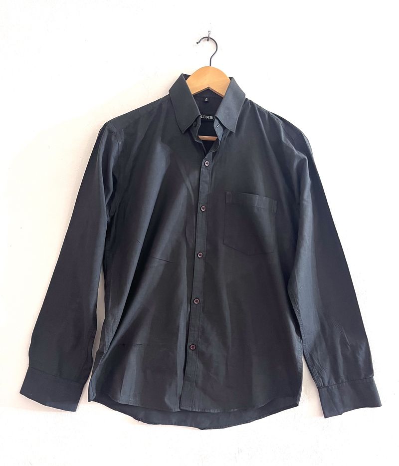 Classic Black Long-Sleeve Button-Up Shirt – Size M