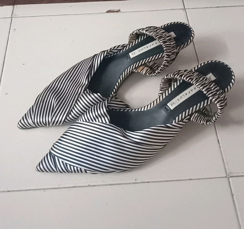 Authentic ZARA Black and white Striped Pointed