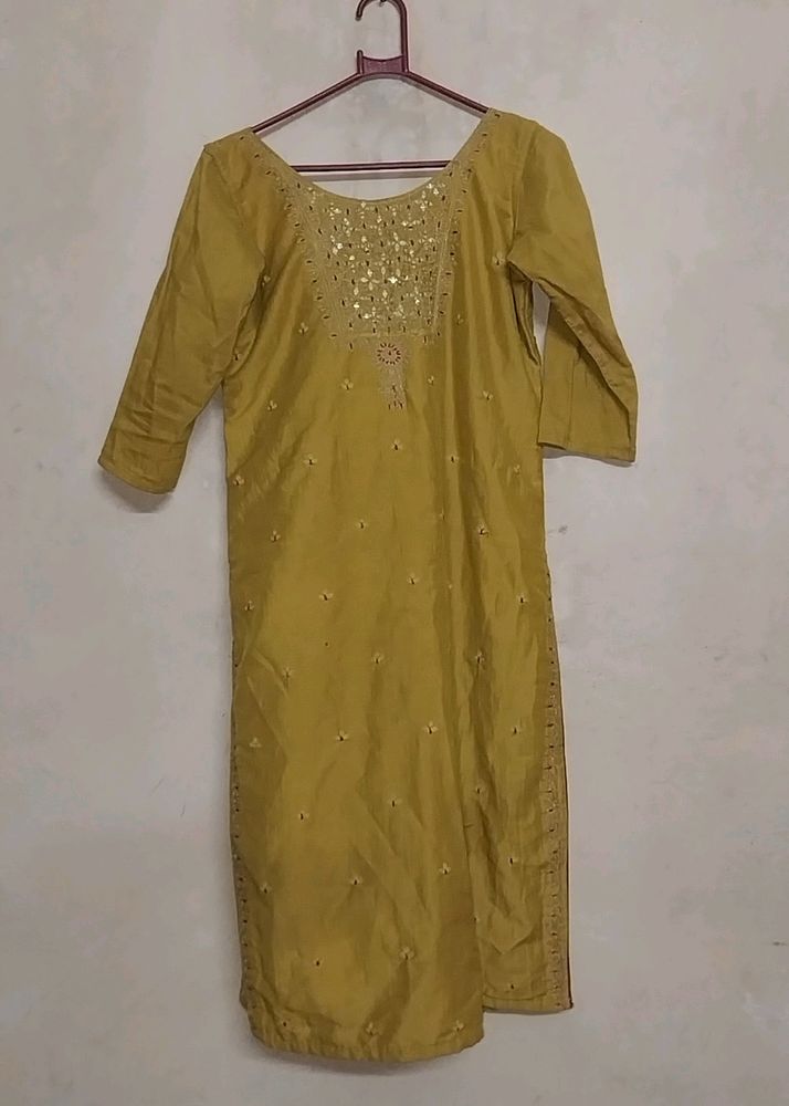 Good Quality Beautiful Kurti And Pant