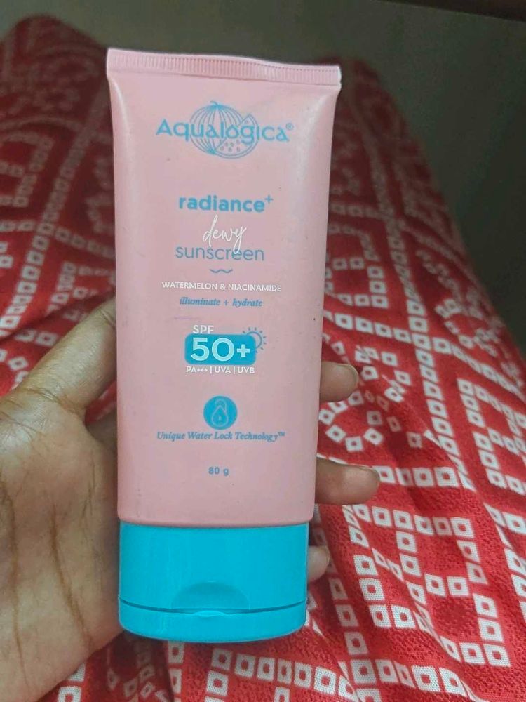 Aqualogica Radiance Dewy 50spf Sunscreen