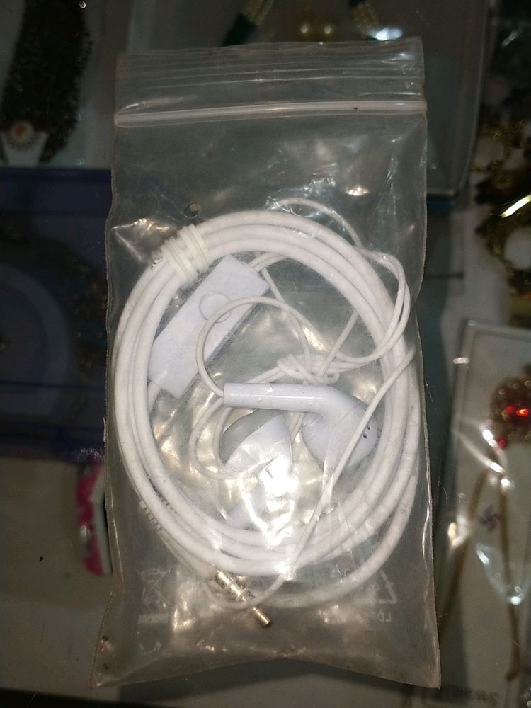 Brand New Samsung Wire Earphone