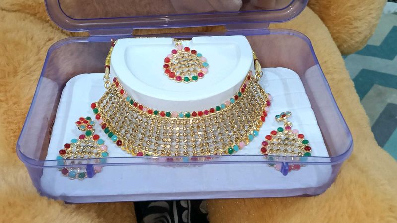 Multicolored Necklace Set With Mangtika