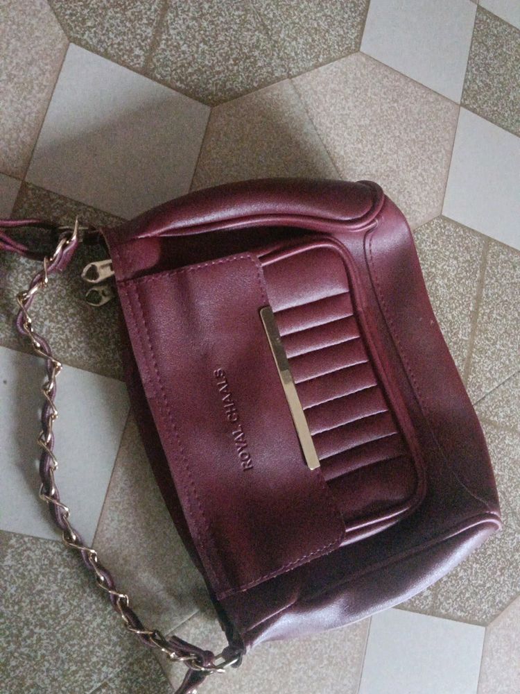 MAROON WITH GOLDEN BORDERED SLING BAG!!!! ❤️