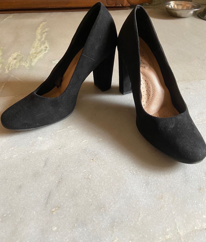 Stunning Black Pumps In Very Good Condition