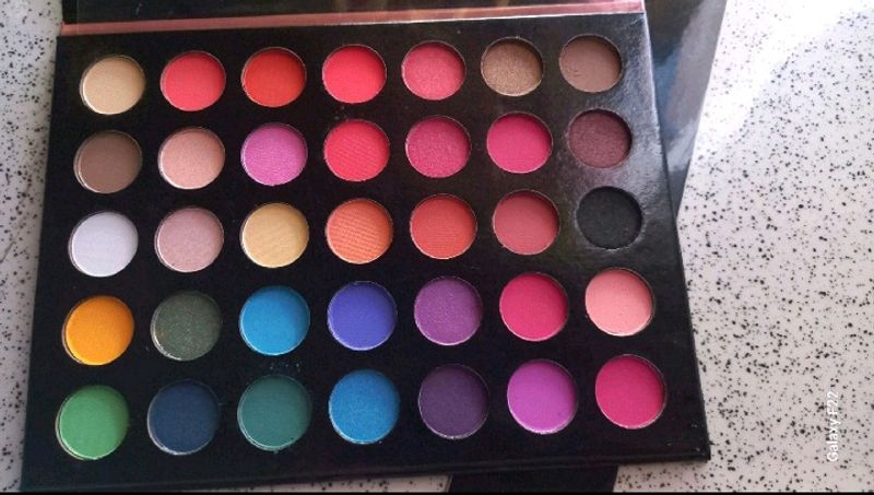 New/Unused 35 Different Colour Of Eyeshadow