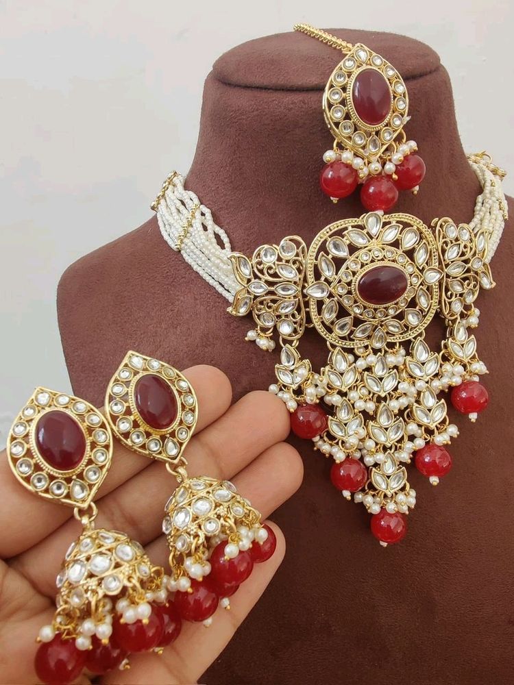 Necklace Set With Earrings And Tika