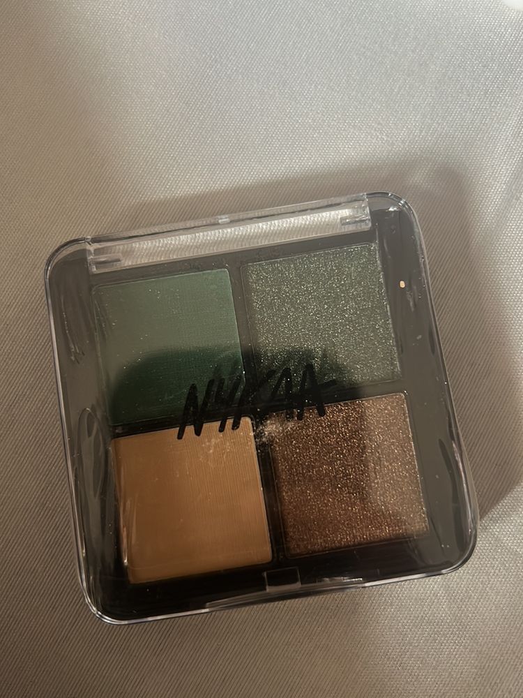 NYKAA EYESHADOW SHADE 11 (wild Weekend)