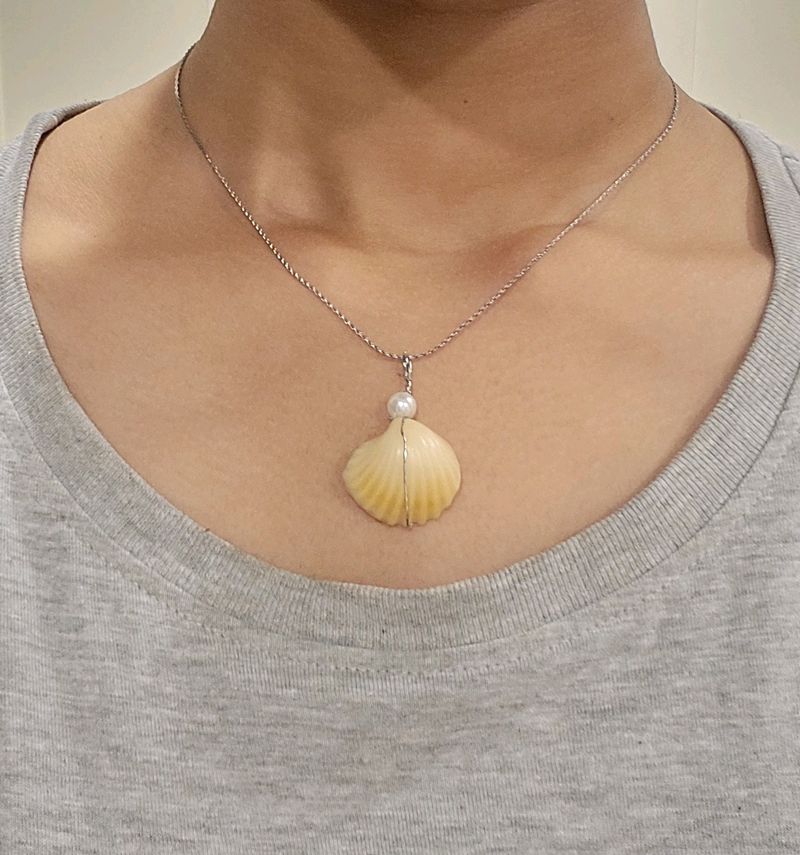 Beautiful Seashell Pendant 🐚🌊