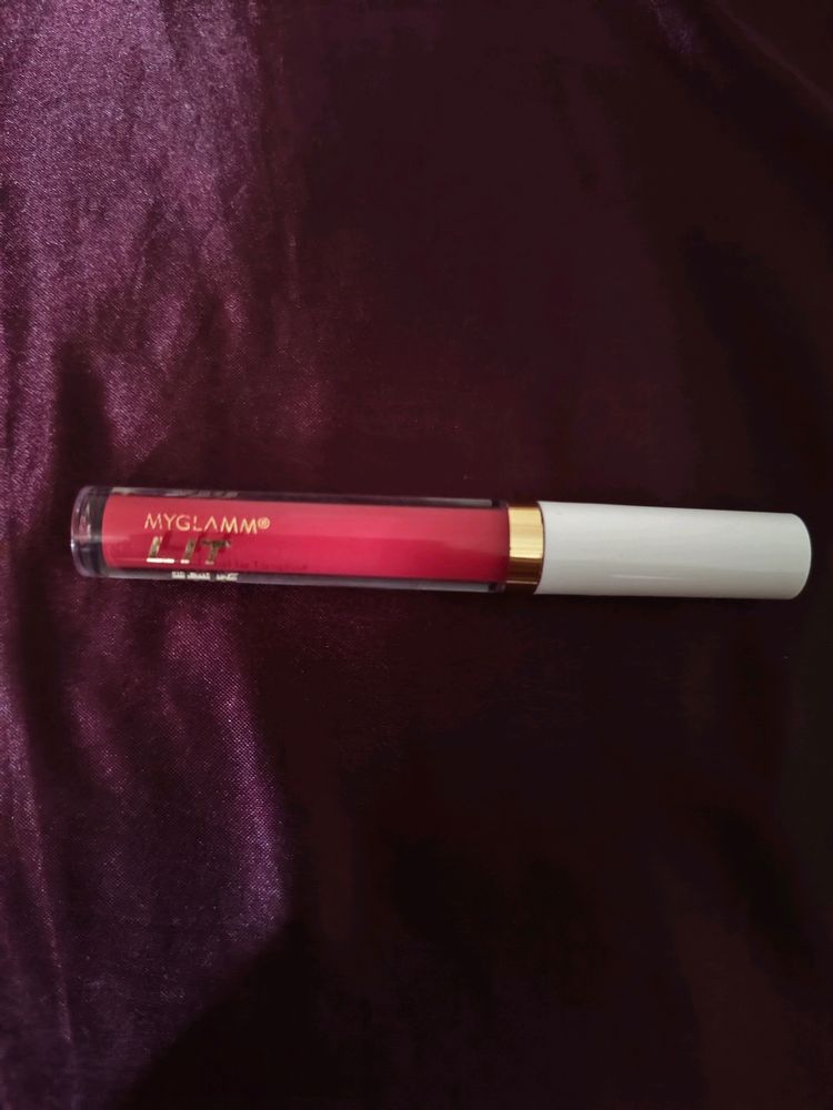 Myglamm Lipstick Shade Holmes