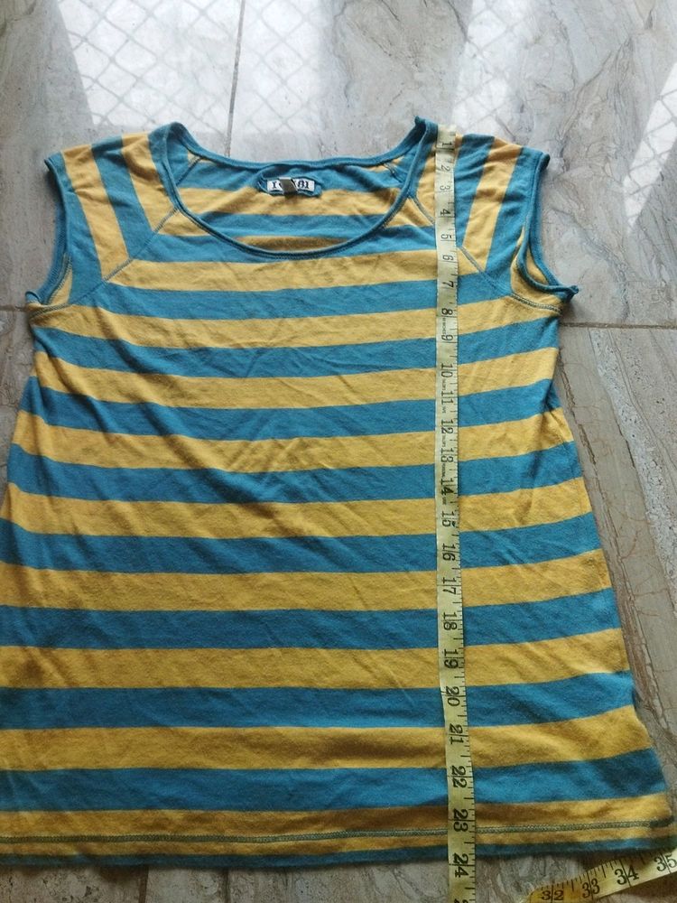 T-shirt With Blue And Yellow Stripes