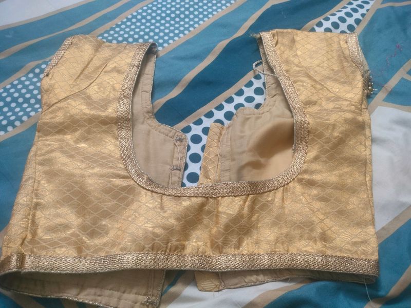 Golden blouse New Condition