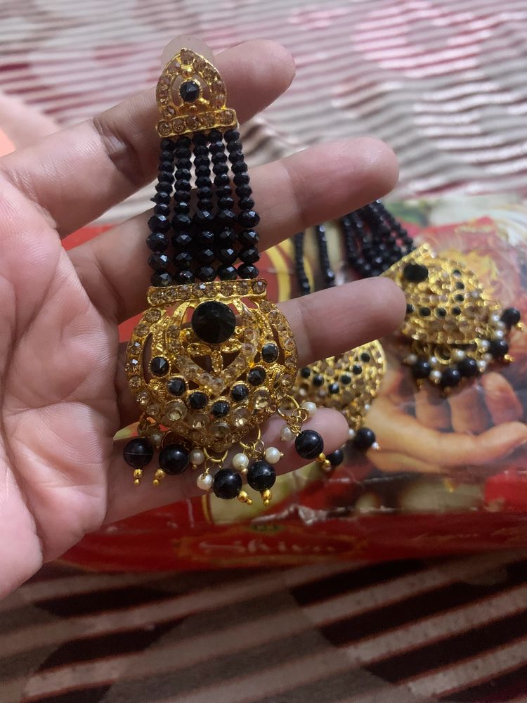 Beautiful Earring With Teeka Set