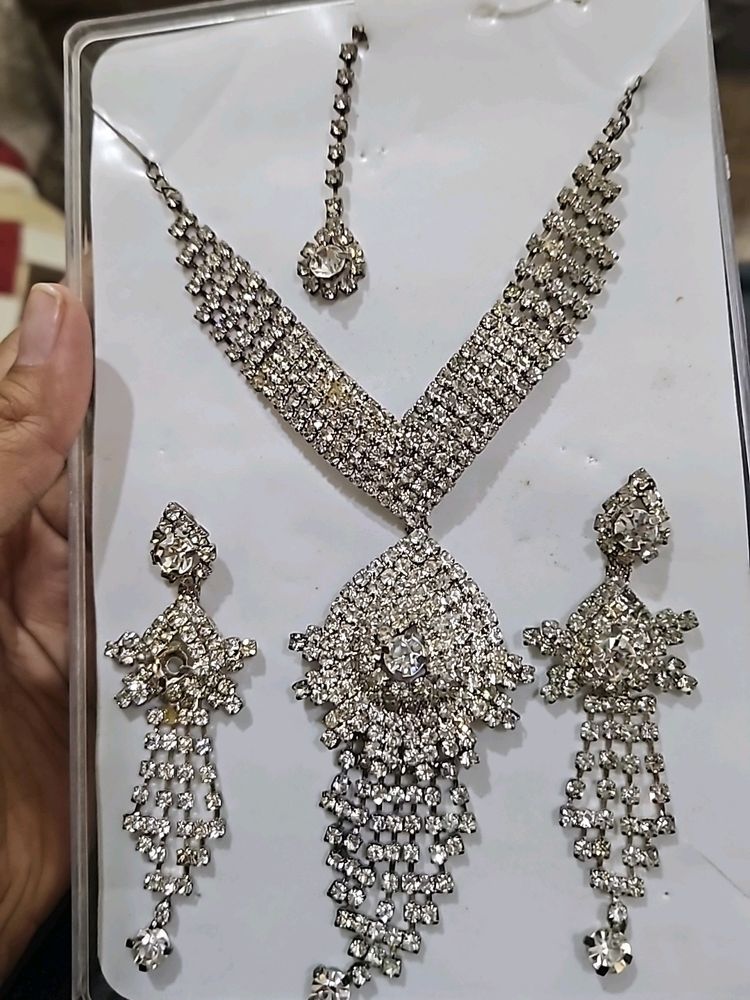 Heavy Diamond Set With Long Earrings