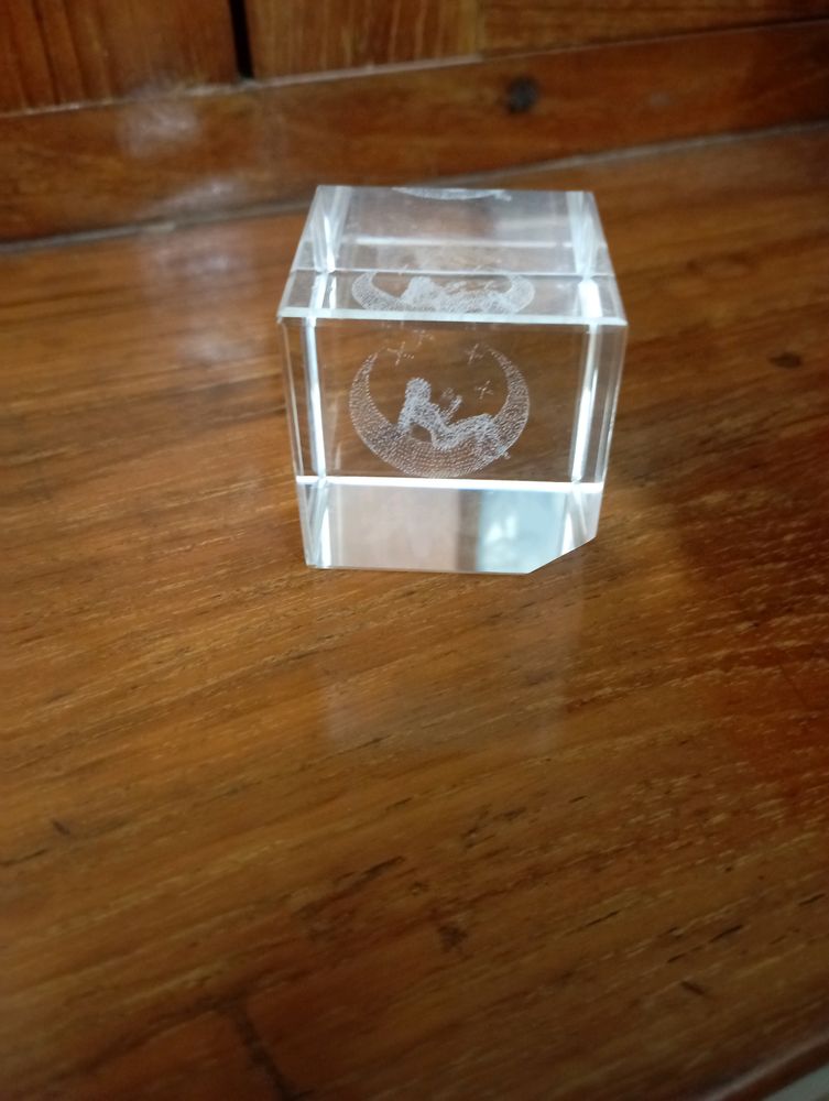 Laser Engraved Crystal Cube