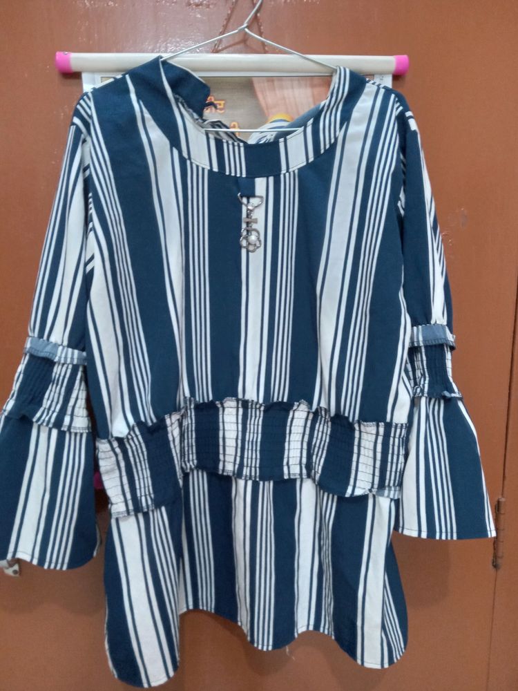 L Size Striped Top