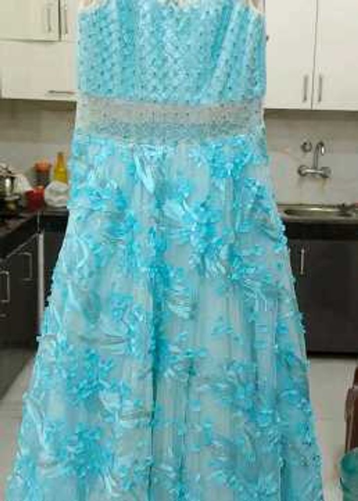 High Class Party Wear Gown With Anajing Looks