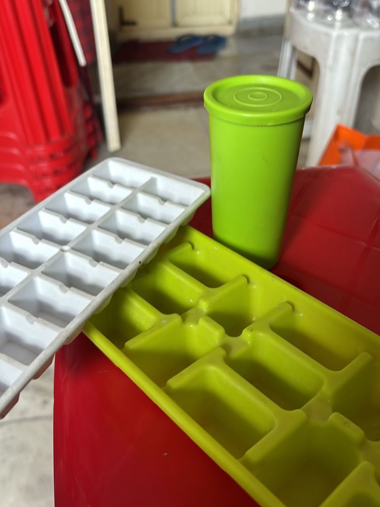 tupperware ice tray and liquid small container