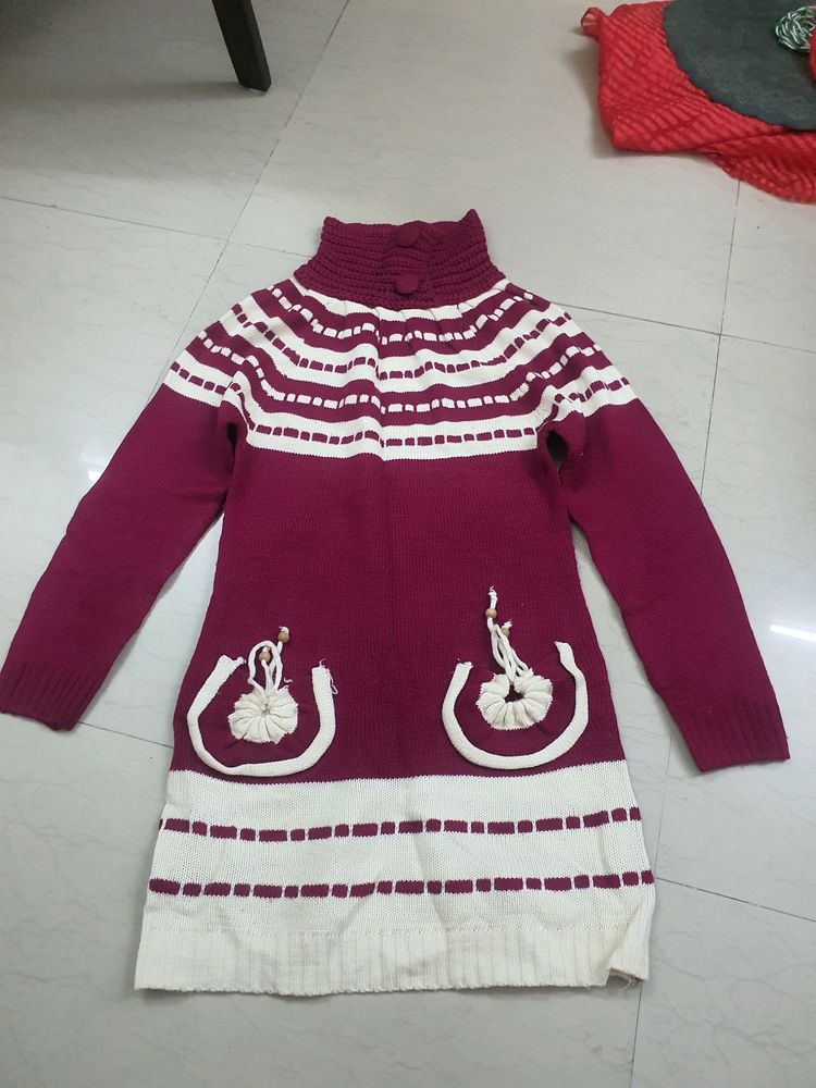 LADIES SWEATER ,SIZE = L ,WOOLEN