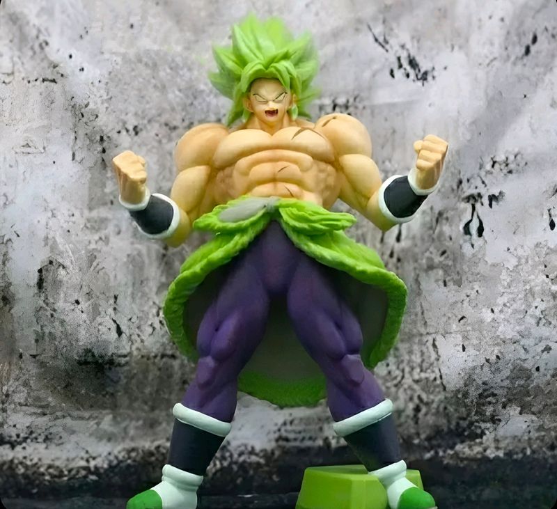 Dragon Ball Z : Super Saiyan Broly Figure