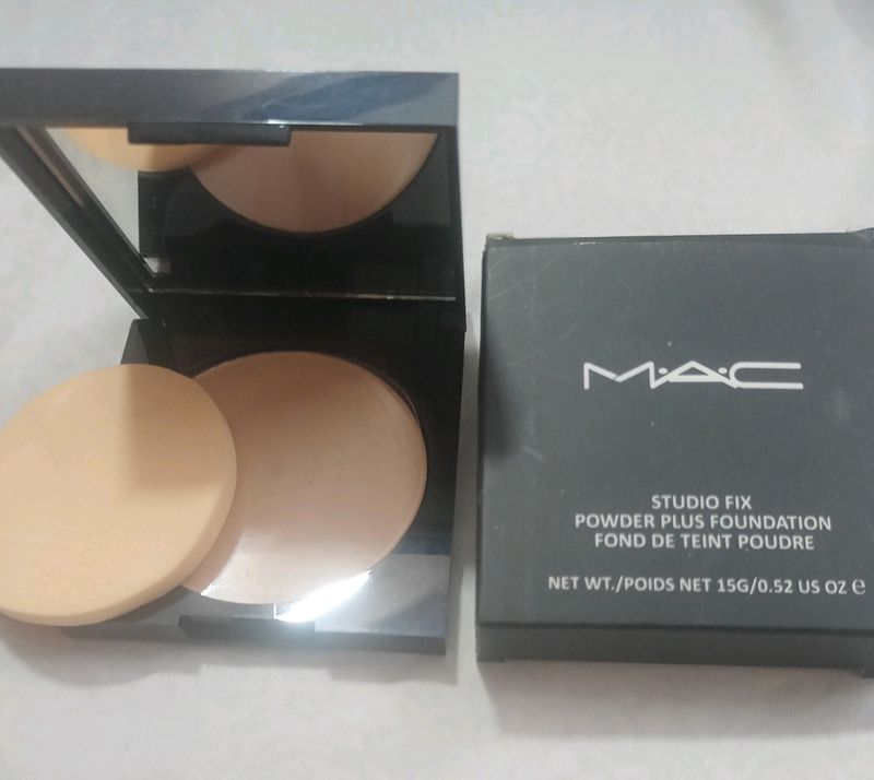 MAC Compact Powder (Shade 01)