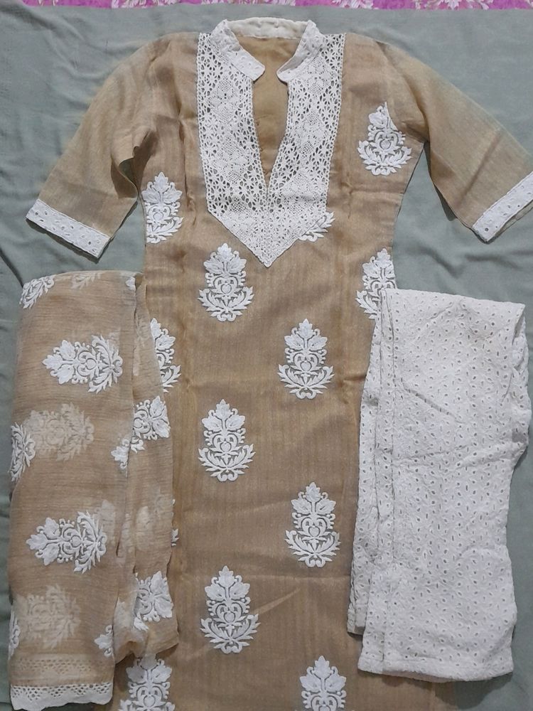 Kurta Set With Dupatta And Pants