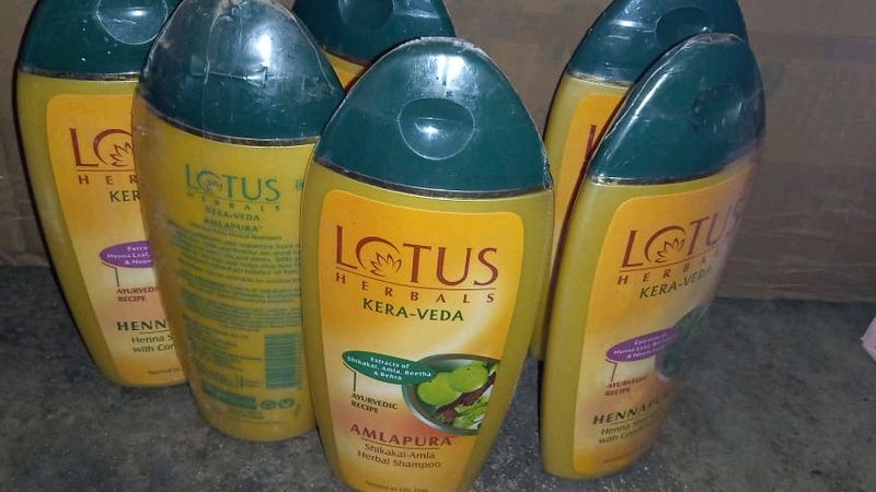 Lotus Kera Veda ( Hennapura/amlapura) Shampoo..