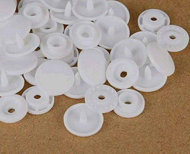 100 Sets Plastic Snaps Buttons.