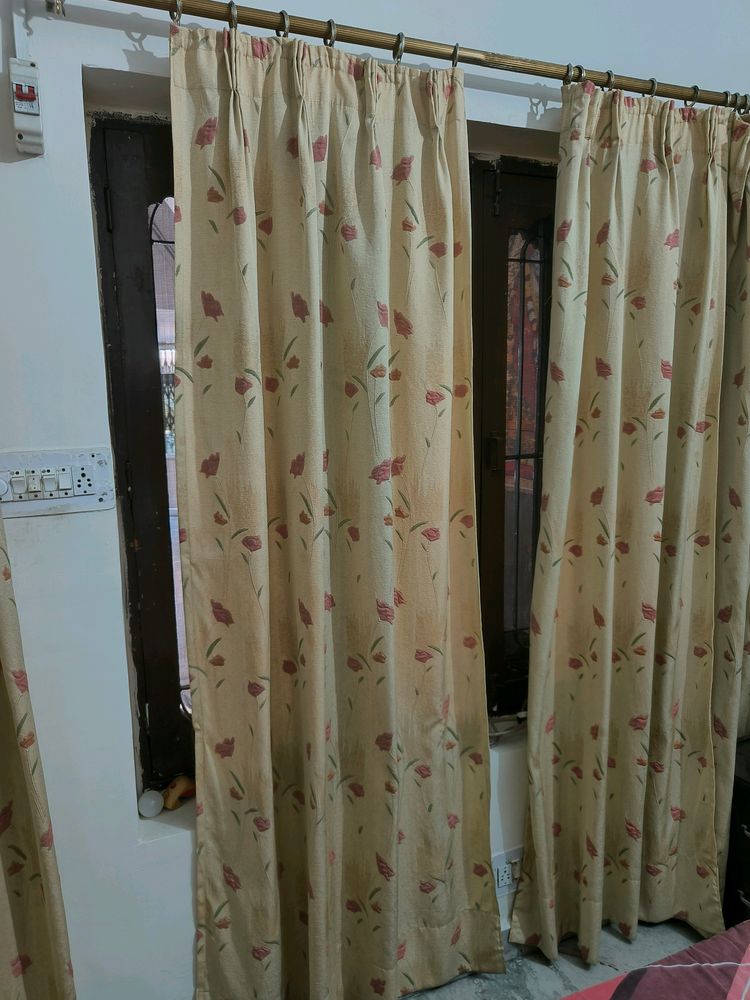 10 Beautiful Golden Curtains With Flowers