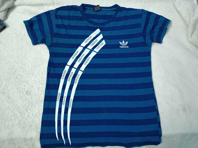 Adidas Tshirt M Size