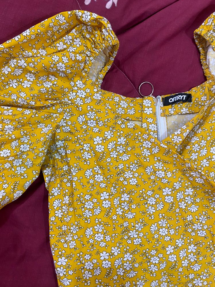 Classy Yellow Flower Print top🌼