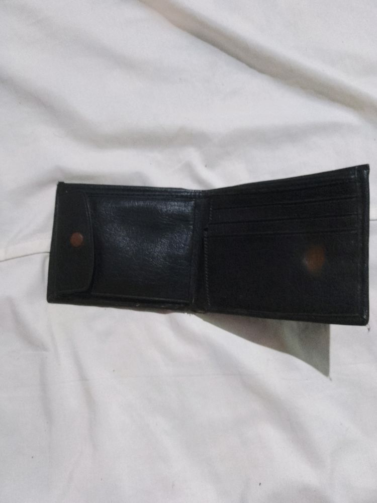 Stylish Men's Leather Wallet - Gently Used