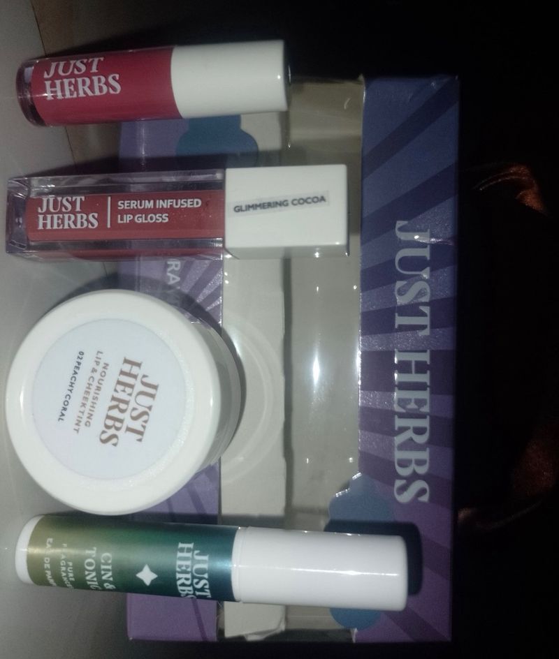 Just Herbs Travel Touch Up Kit