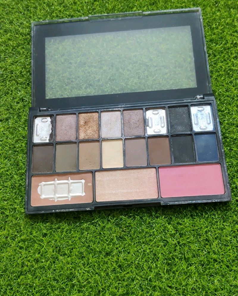 3 In 1Eyeshadow Palette