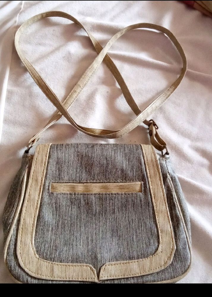 Classic sling bag